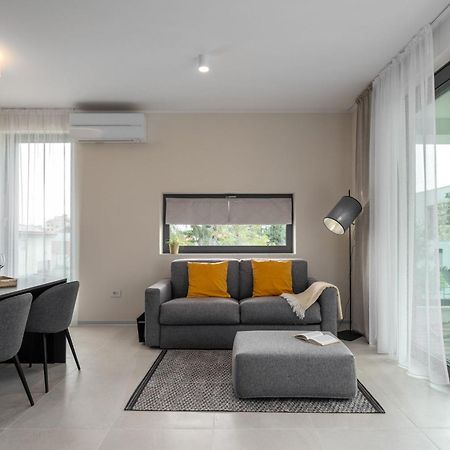 The Q Bliss - Your New 4-Star Hideaway With A Garage โรวีน ภายนอก รูปภาพ