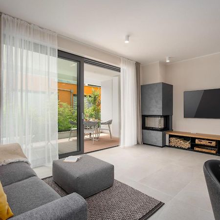 The Q Bliss - Your New 4-Star Hideaway With A Garage โรวีน ภายนอก รูปภาพ