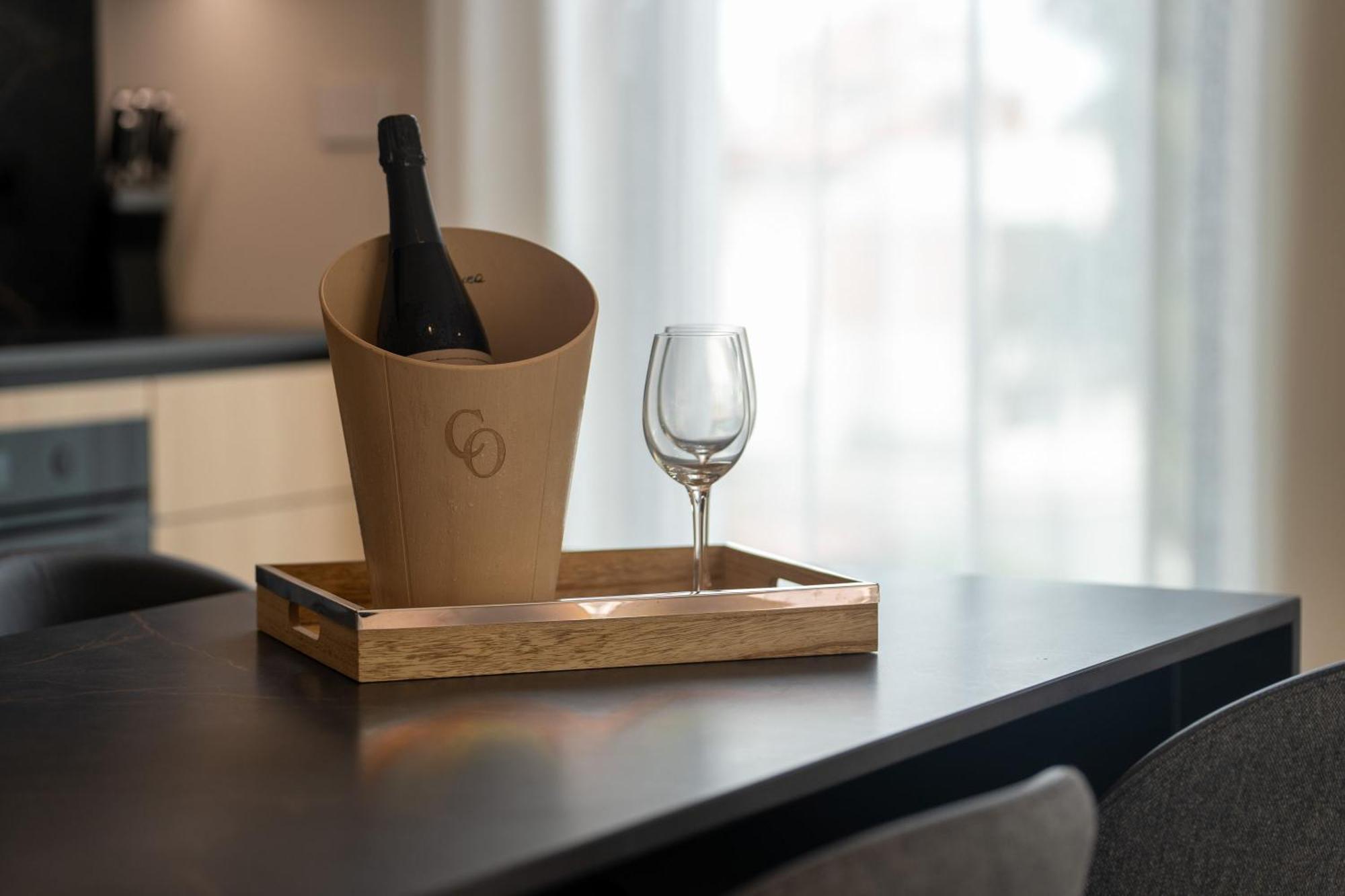 The Q Bliss - Your New 4-Star Hideaway With A Garage โรวีน ภายนอก รูปภาพ