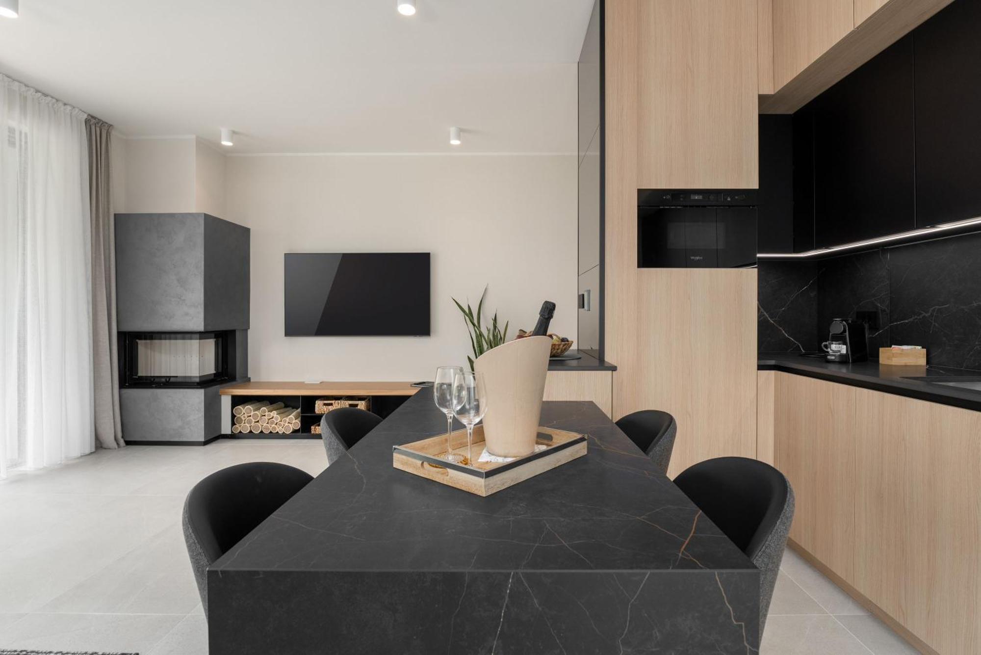The Q Bliss - Your New 4-Star Hideaway With A Garage โรวีน ภายนอก รูปภาพ