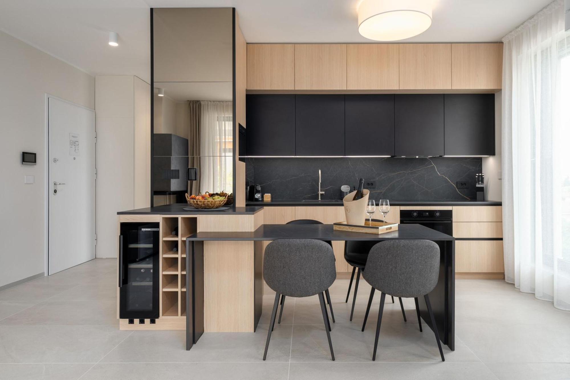The Q Bliss - Your New 4-Star Hideaway With A Garage โรวีน ภายนอก รูปภาพ