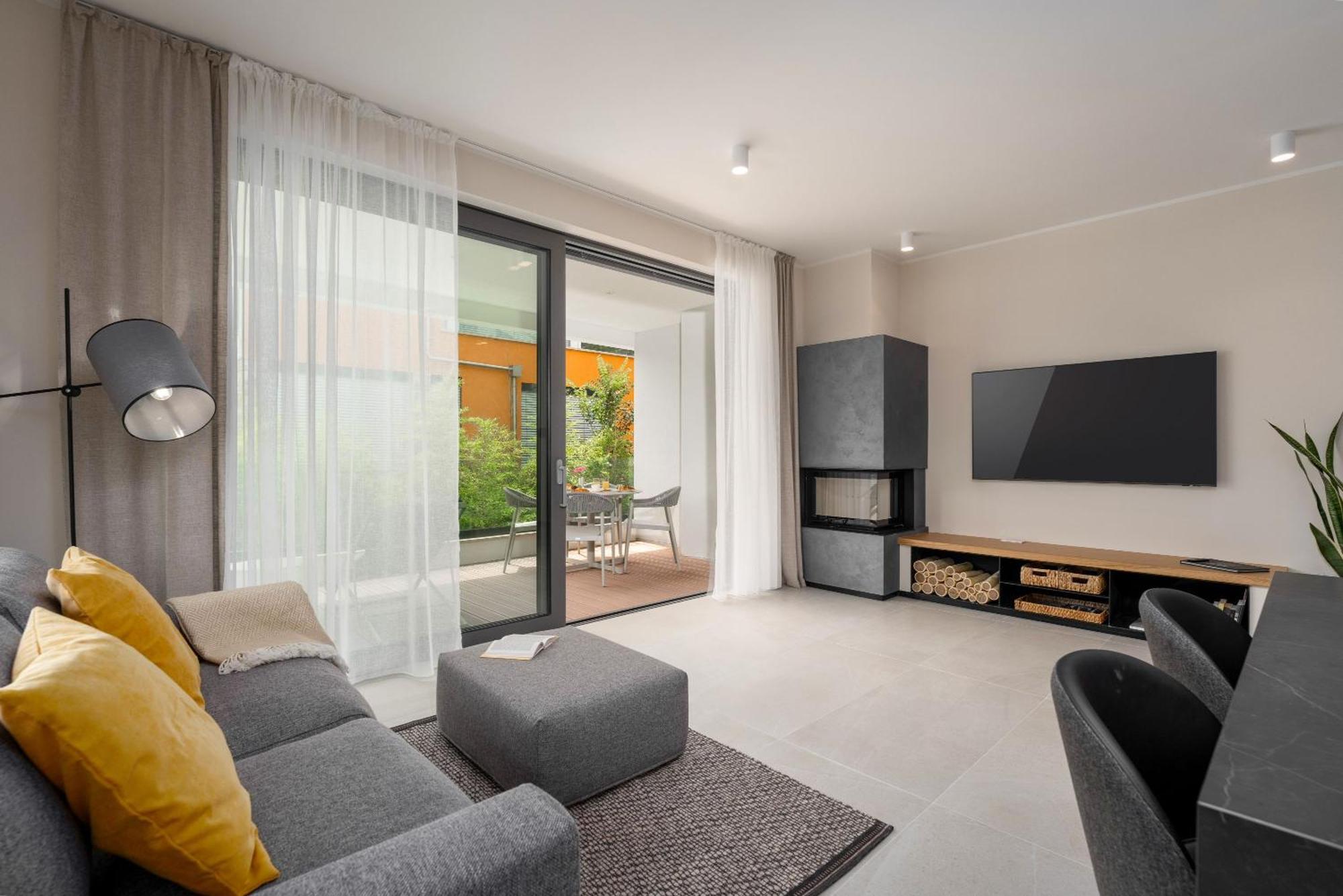 The Q Bliss - Your New 4-Star Hideaway With A Garage โรวีน ภายนอก รูปภาพ