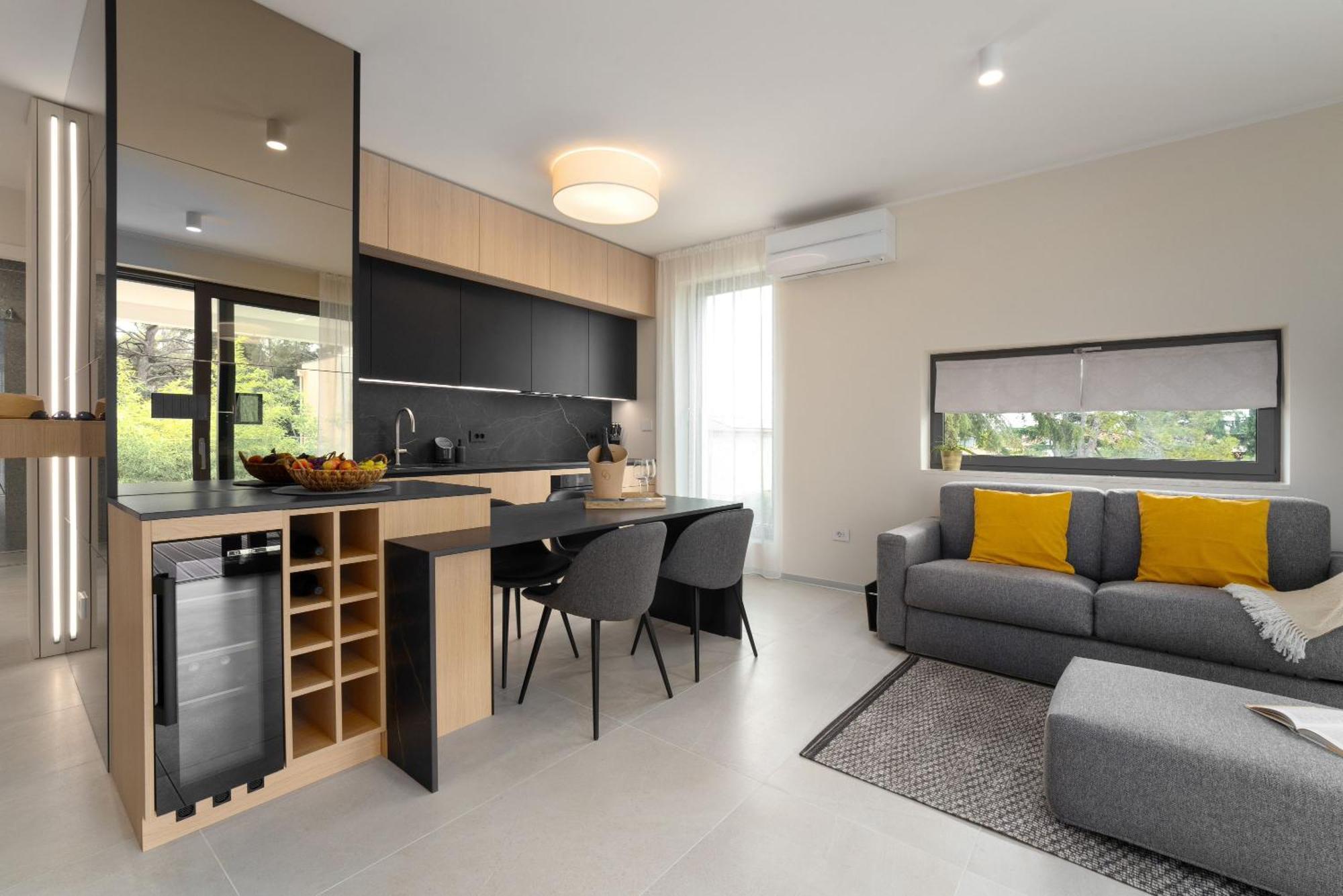 The Q Bliss - Your New 4-Star Hideaway With A Garage โรวีน ภายนอก รูปภาพ