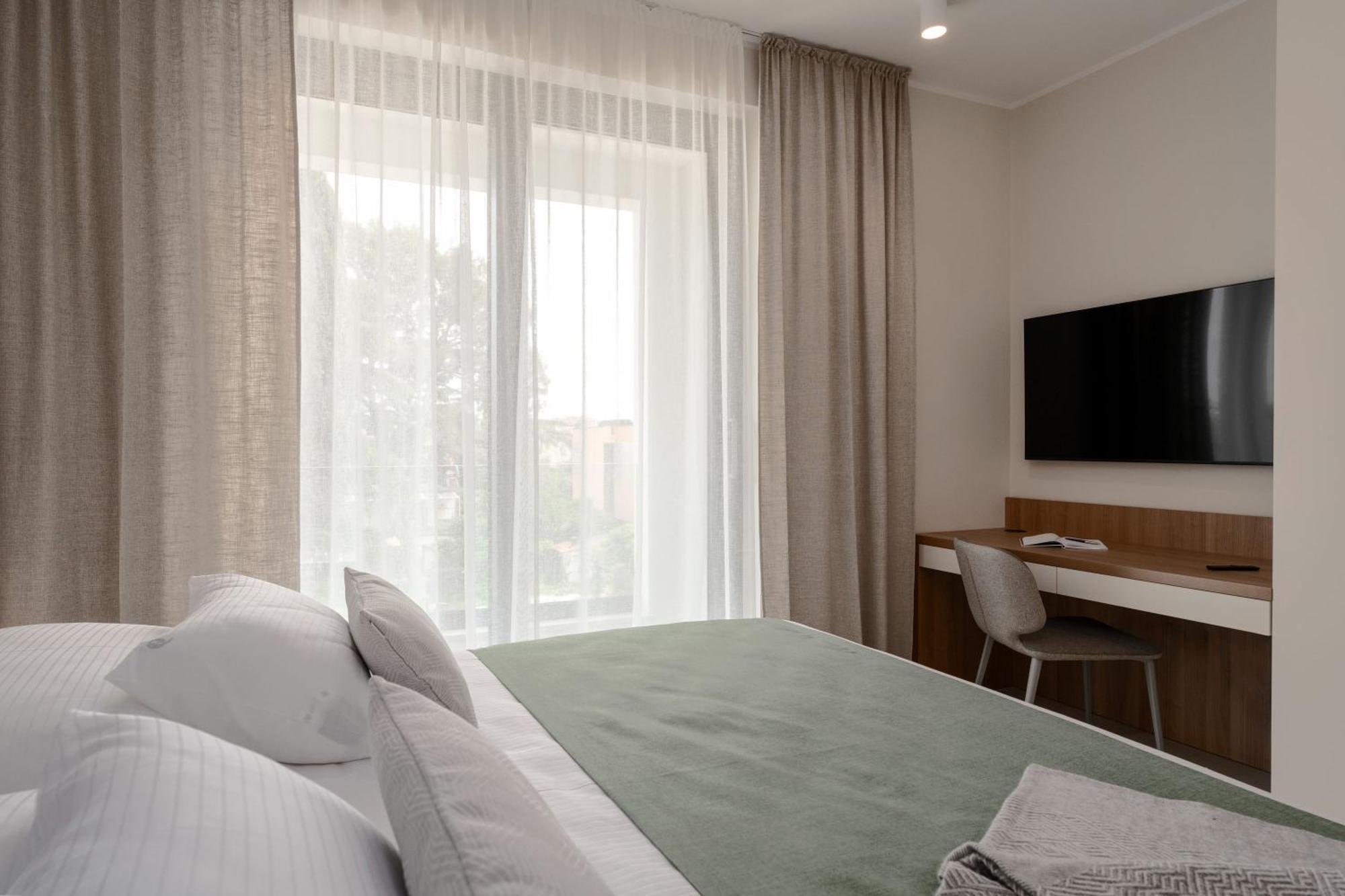 The Q Bliss - Your New 4-Star Hideaway With A Garage โรวีน ภายนอก รูปภาพ
