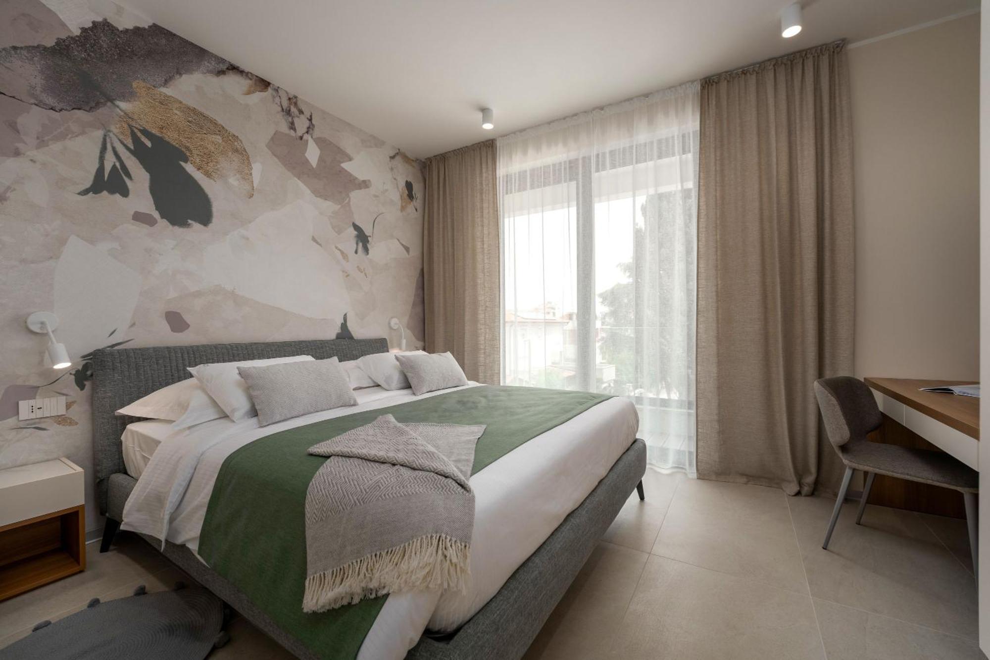 The Q Bliss - Your New 4-Star Hideaway With A Garage โรวีน ภายนอก รูปภาพ