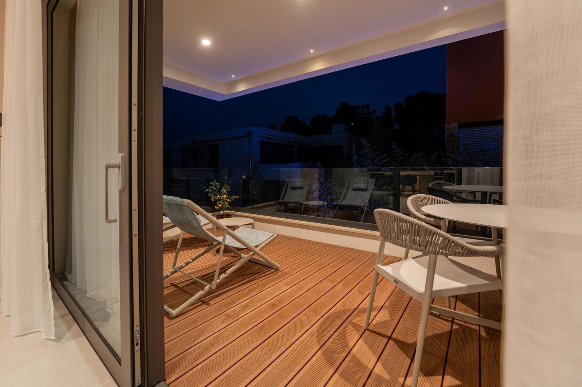 The Q Bliss - Your New 4-Star Hideaway With A Garage โรวีน ภายนอก รูปภาพ