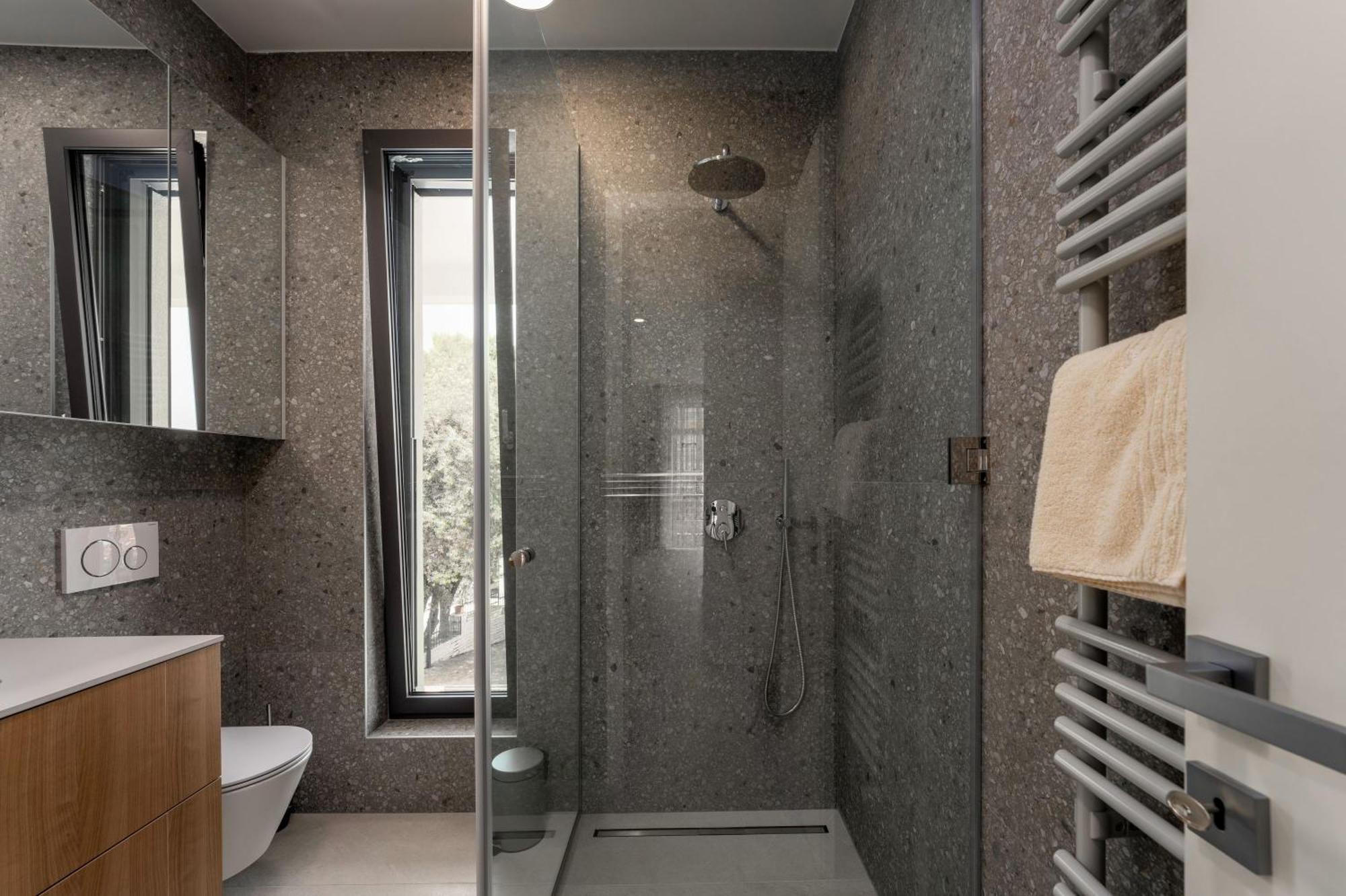 The Q Bliss - Your New 4-Star Hideaway With A Garage โรวีน ภายนอก รูปภาพ